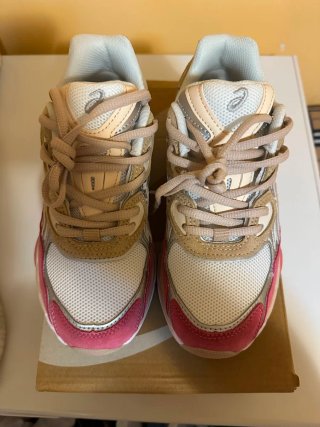 Asics Gel NYC Mujer Beige/Rosa