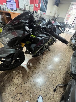 Kawasaki Z900 Negra y Verde