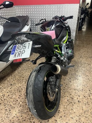 Kawasaki Z900 Negra y Verde