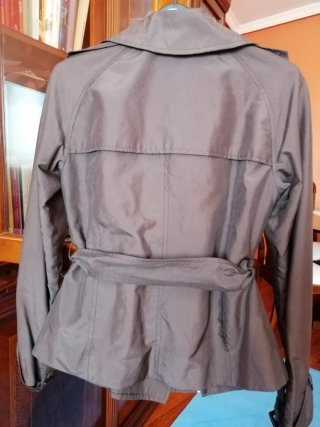 Gabardina corta Zara Basic marrón