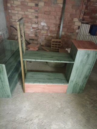 Mueble expositor madera y cristal