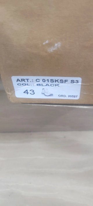 Scarpe antinfortunistiche nere e arancioni