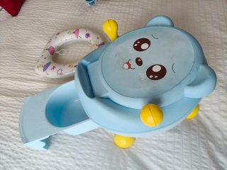 Orinal infantil azul con diseño de cara