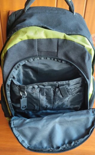 Mochila portátil viaje negra y verde