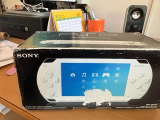 Psp 1000 Fat Blanca con caja , en estado aceptable