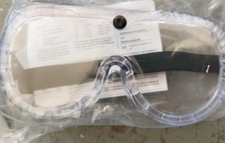 Lote: Guantes, Gafas, Cutter y Flexómetro