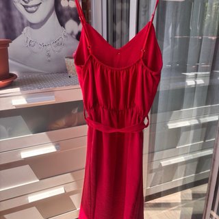 Mono rojo tirantes botones