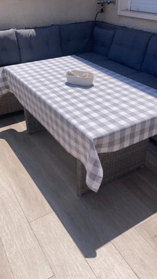 Sofá Rinconera y Mesa de Jardín