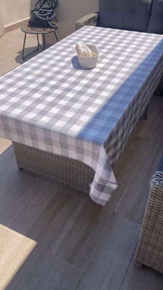 Sofá Rinconera y Mesa de Jardín