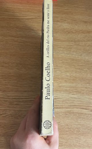 A orillas del río Piedra me senté y lloré / Coelho