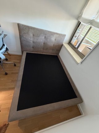 Cama tapizada 150x190 con cabecero alto acolchado