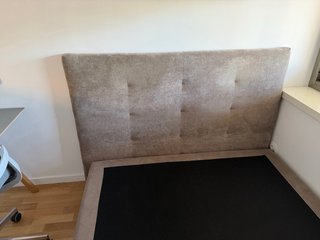 Cama tapizada 150x190 con cabecero alto acolchado