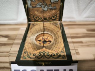 Reloj solar antiguo