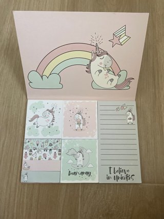 Bloc de notas y pos-its unicornios