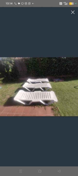 Tumbonas de plástico blancas 10€