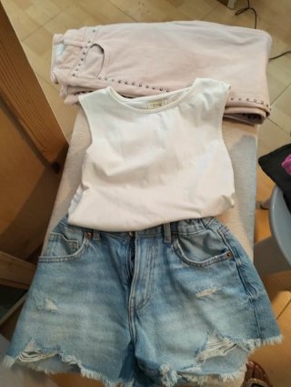 Lote Ropa: Shorts Blancos y Top Beige, blusa body