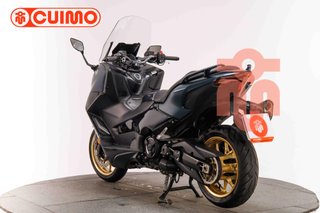 YAMAHA TMAX 560