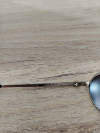 Gafas de sol ExpOptica plateadas.