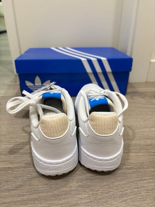 Adidas Bambas Blancas y Azules