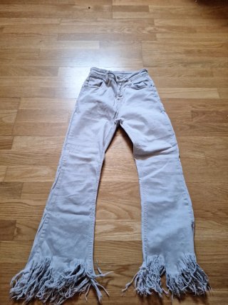 Pantalón campana beige con flecos