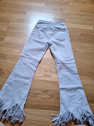 Pantalón campana beige con flecos