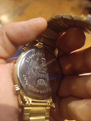 Reloj Grande Dorado y negro