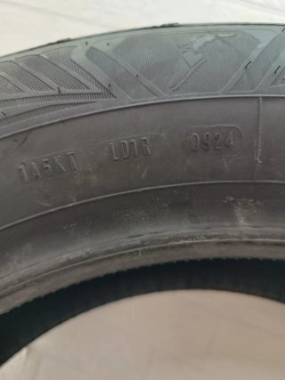 Neumático Goodyear 215/60 R17