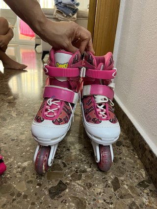 Pack Patines Rosas Talla Ajustable + Protecciones