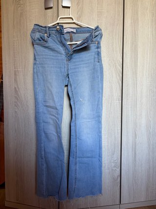 Pantalón campana azul Stradivarius Talla 34