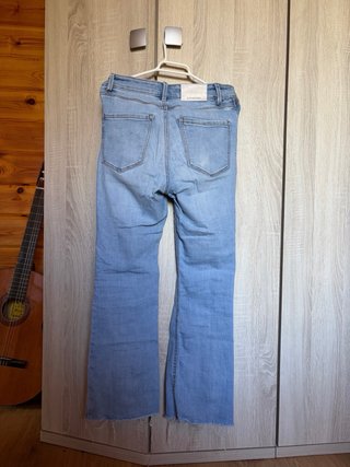 Pantalón campana azul Stradivarius Talla 34