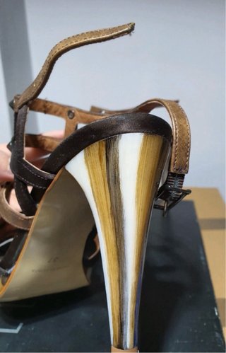 Sandalias Gino Vaello Marrón y Dorado