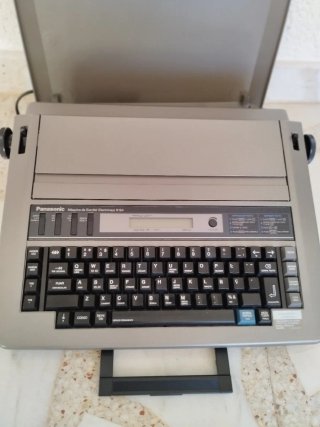 Máquina de Escribir Eléctrica Panasonic R194