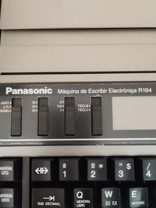 Máquina de Escribir Eléctrica Panasonic R194