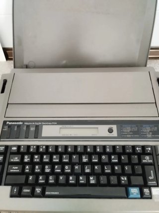 Máquina de Escribir Eléctrica Panasonic R194