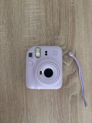 Cámara tipo polaroid de Fujifilm, Instax Mini 12.