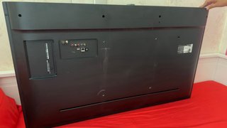 Televisor LG Negro y Rojo