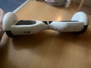 Hoverboard con luces y Bluetooth. Falta cargador.