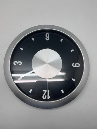 Reloj Redondo Negro y Plateado (29064)