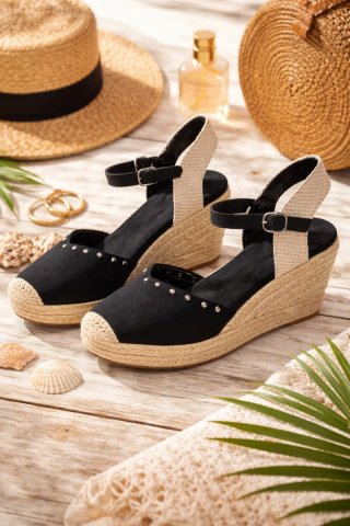 SANDALIAS ALPARGATAS NEGRAS CON TACHUELAS. REBAJA