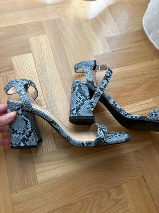 Sandalias Pull&Bear efecto serpiente