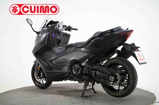 YAMAHA TMAX 560