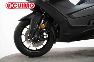 YAMAHA TMAX 560