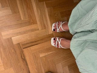 Sandalias blancas de tacón fino