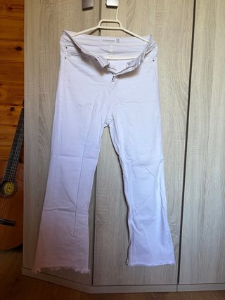 Pantalón campana blanco Stradivarius Talla 34