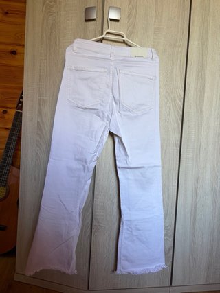 Pantalón campana blanco Stradivarius Talla 34