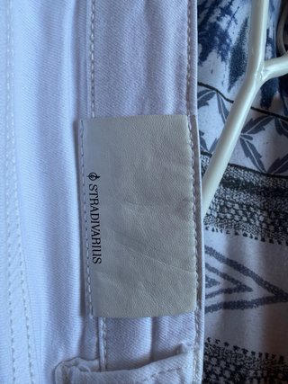 Pantalón campana blanco Stradivarius Talla 34