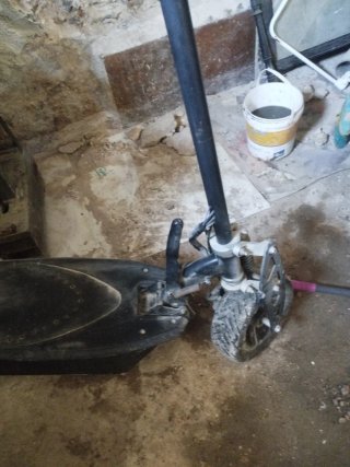 Moto tipo patinete (No funciona)