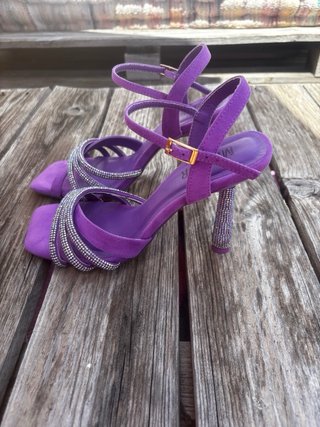 Sandalias MENBUR Moradas con Brillantes