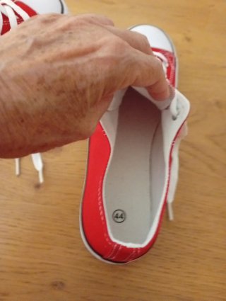 Zapatillas deportivas rojas y blancas