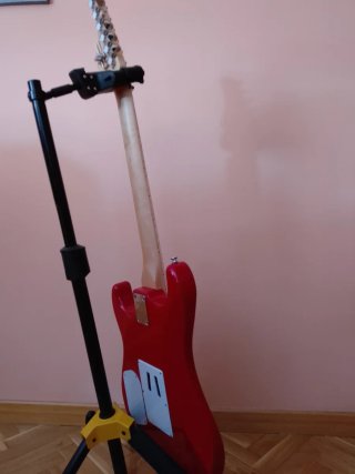 Guitarra KRAMER Roja Puente Floyd + Funda